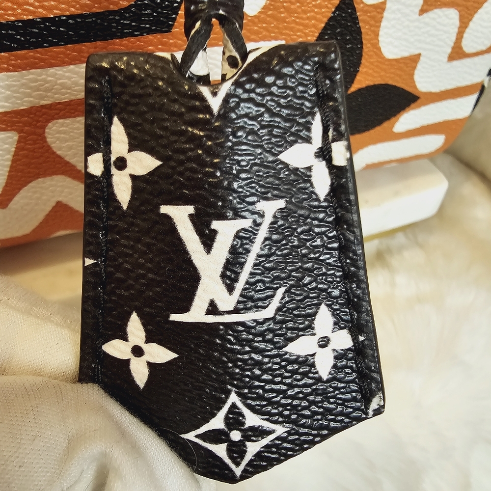 Louis Vuitton Speedy 25 Crafty Bandouliere Giant Monogram - Picture 10 of 13